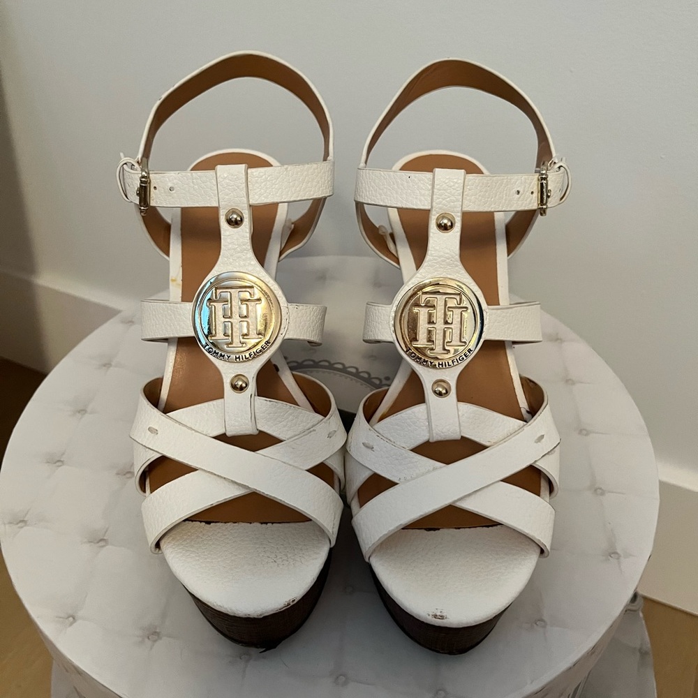 Tommy Hilfiger white wedges